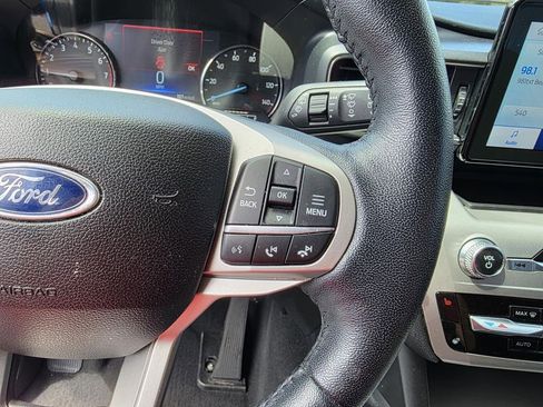 Used 2022 Ford Explorer XLT w/ Equipment Group 202A AWD/4WD image 16