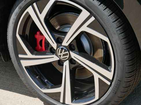 New 2025 Volkswagen GTI SE image 3