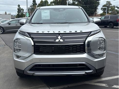 New 2026 Mitsubishi Outlander SE FWD image 2