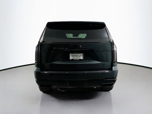 Used 2025 Cadillac Escalade Luxury image 10