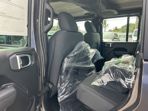 New 2026 Jeep Gladiator Sport AWD/4WD image 30