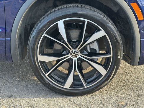 Used 2022 Volkswagen Tiguan SEL R-Line image 9