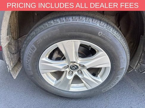 Used 2021 Toyota RAV4 XLE w/ Convenience Package AWD/4WD image 18