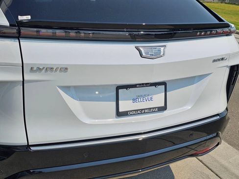 New 2026 Cadillac Lyriq Luxury AWD/4WD image 14