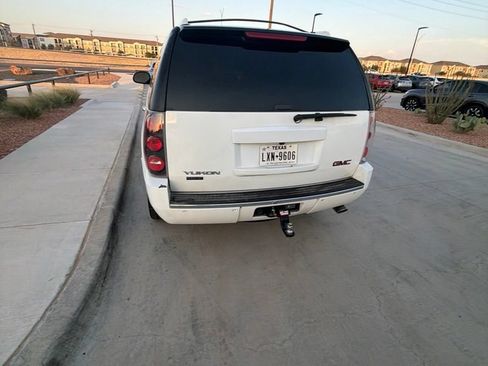 Used 2010 GMC Yukon Denali RWD image 22
