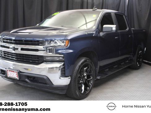 Used 2020 Chevrolet Silverado 1500 LT w/ LT Value Package AWD/4WD image 3