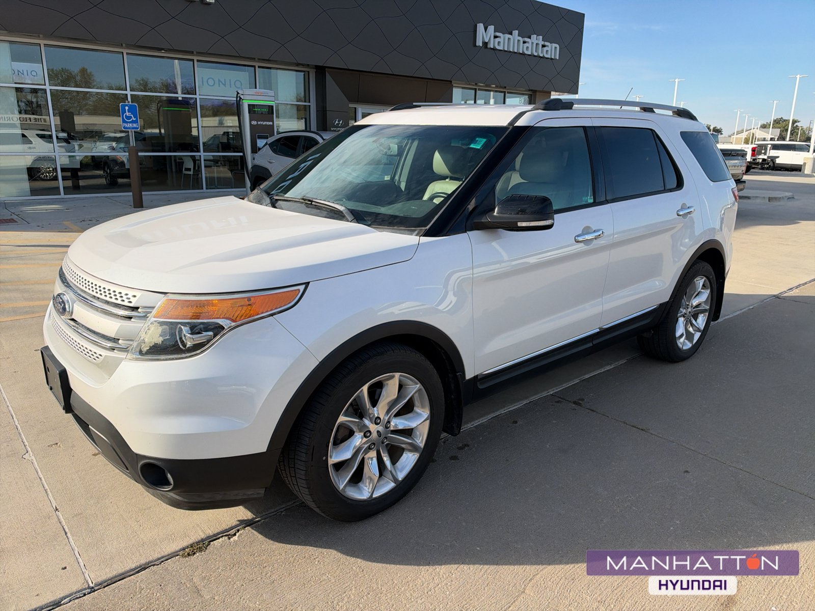 Used 2014 Ford Explorer XLT w/ Equipment Group 202A FWD image 1