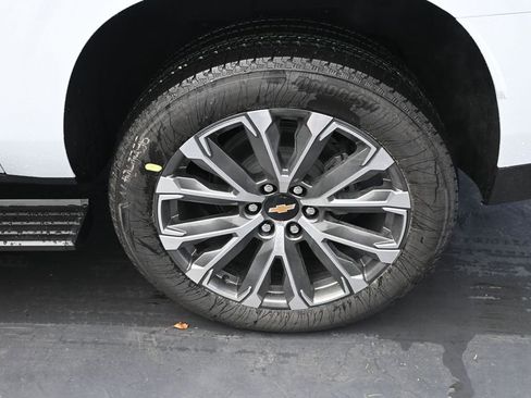 New 2026 Chevrolet Suburban High Country image 11