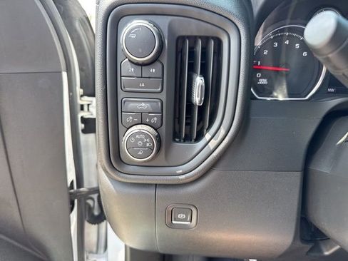 Used 2022 Chevrolet Silverado 2500 Custom w/ Custom Value Package AWD/4WD image 18