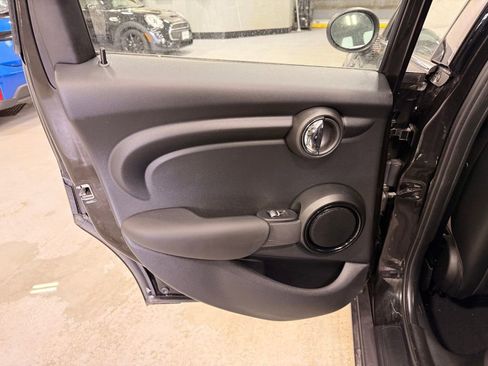 Used 2022 MINI Cooper 4-Door Hardtop w/ Storage Package FWD image 20