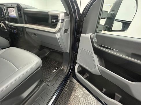 Used 2025 Ford F250 XL w/ XL Chrome Package image 29