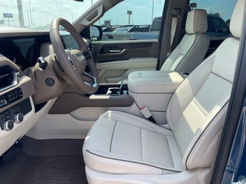 Used 2026 GMC Yukon XL Denali w/ Sun & Power Step Package AWD/4WD image 12