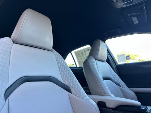 Used 2021 Lexus UX 250h image 18