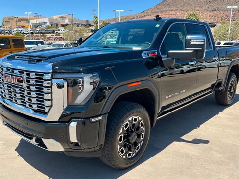 Used 2024 GMC Sierra 3500 Denali w/ Denali Reserve Package AWD/4WD image 1