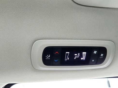 Used 2023 Chrysler Voyager LX FWD image 36