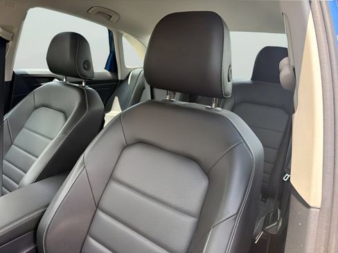 Used 2024 Volkswagen Jetta SE FWD image 12