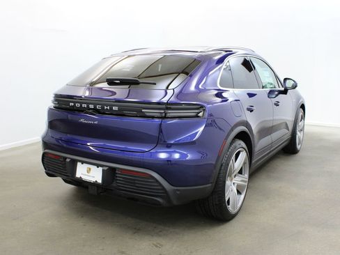 New 2024 Porsche Macan 4 Electric image 7