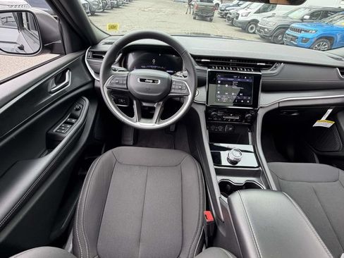 Used 2025 Jeep Grand Cherokee Laredo X w/ MOPAR Finishing Package AWD/4WD image 20