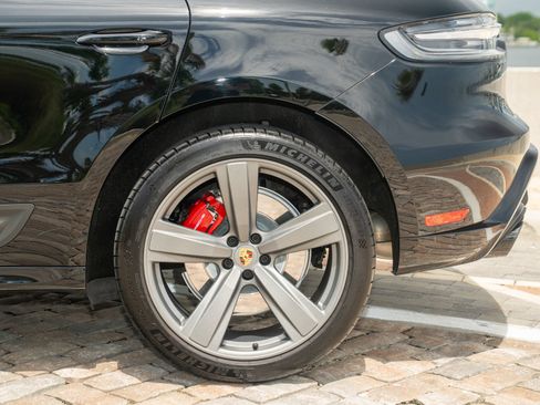 Used 2022 Porsche Macan GTS AWD/4WD image 17