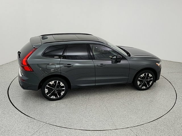 New 2027 Volvo XC60 B5 Plus AWD/4WD image 16