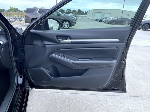 Used 2022 Nissan Altima 2.5 SV FWD image 17