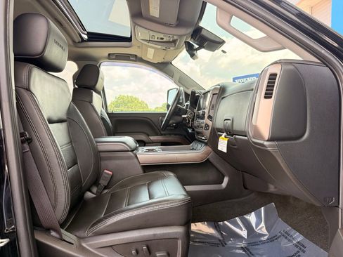 Used 2017 GMC Sierra 2500 Denali w/ Duramax Plus Package AWD/4WD image 29