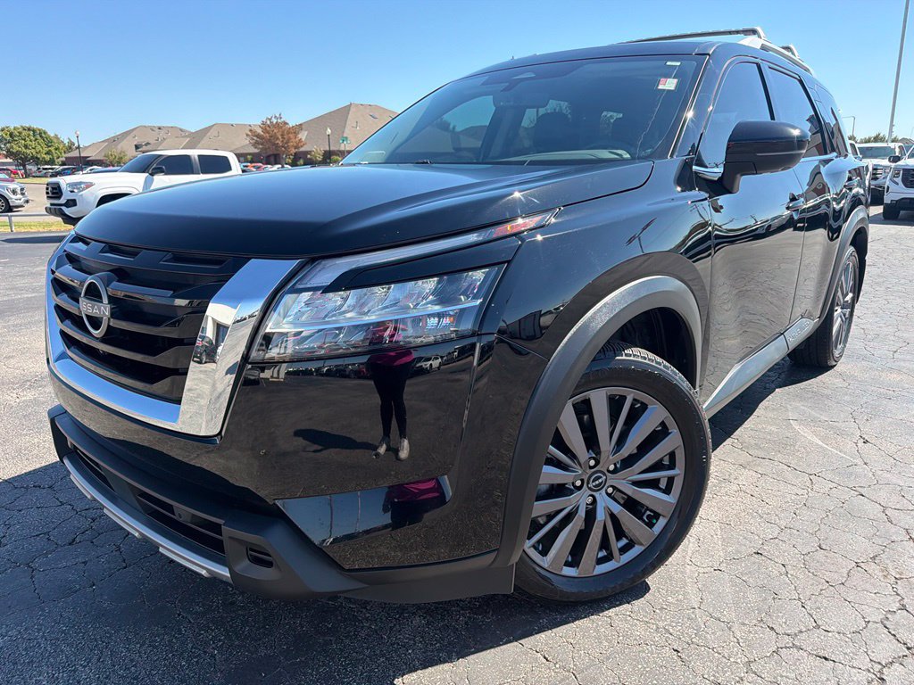 Used 2023 Nissan Pathfinder SL w/ SL Premium Package FWD image 2