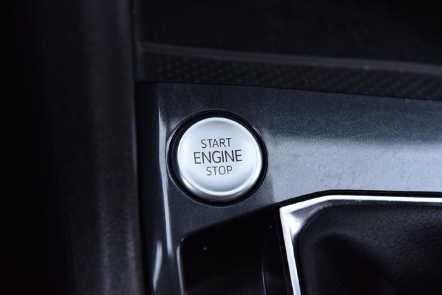 Certified 2023 Volkswagen Tiguan SE R-Line AWD/4WD image 16