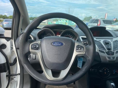 Used 2013 Ford Fiesta SE FWD image 25