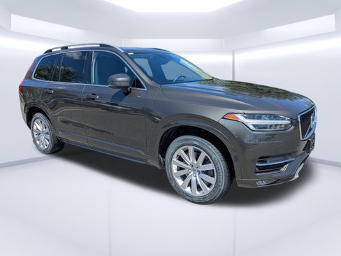 Used 2018 Volvo XC90 T6 Momentum w/ Momentum Plus Package image 1