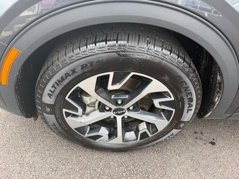 Used 2024 Kia Sportage EX FWD image 18