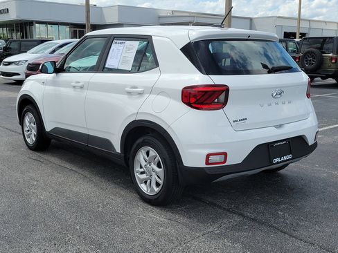 Used 2023 Hyundai Venue SE FWD image 5