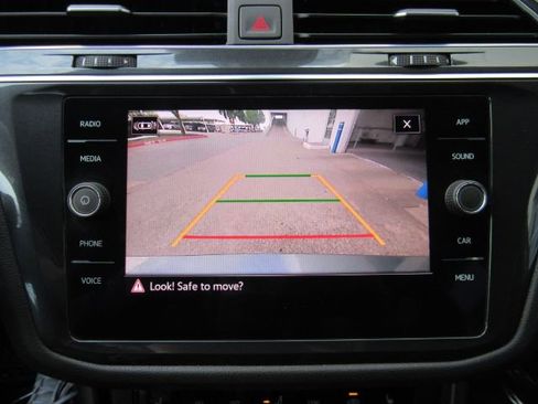 Used 2022 Volkswagen Tiguan SE R-Line image 8