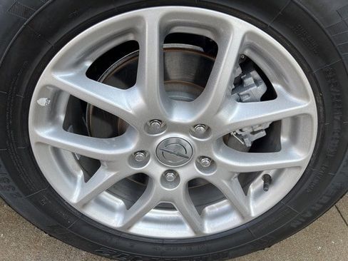 Certified 2024 Chrysler Pacifica Touring-L image 10