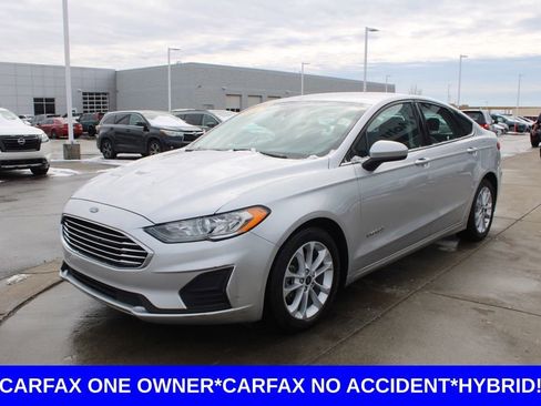 Used 2019 Ford Fusion SE image 3