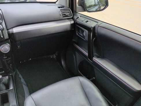Used 2019 Toyota 4Runner TRD Off-Road Premium AWD/4WD image 19
