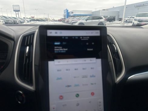 Used 2022 Ford Edge SEL w/ Convenience Package image 2