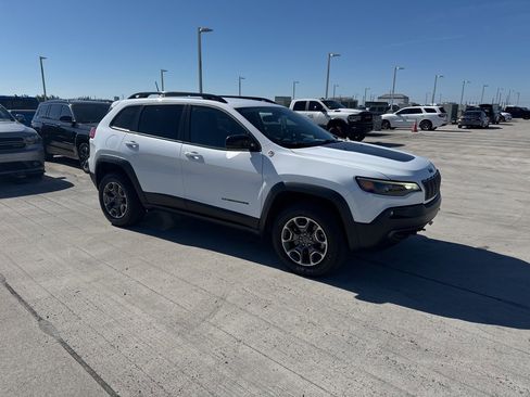 Used 2022 Jeep Cherokee Trailhawk image 1