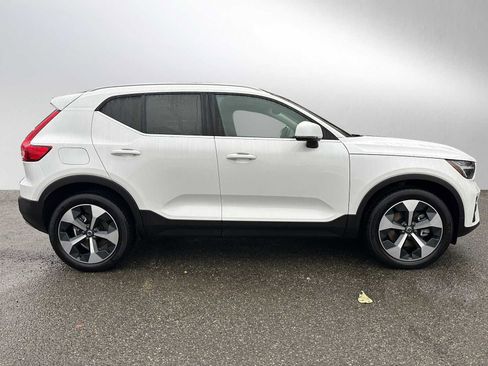 Used 2025 Volvo XC40 B5 Core w/ Protection Package Premier image 2