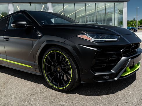 Used 2022 Lamborghini Urus AWD/4WD image 18