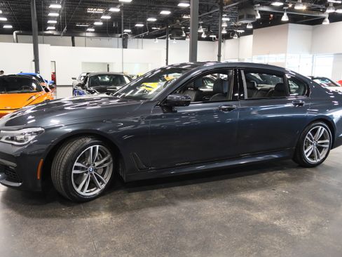 Used 2019 BMW 750i xDrive w/ Executive Package AWD/4WD image 9