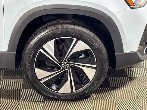 New 2025 Volkswagen Taos SE image 23