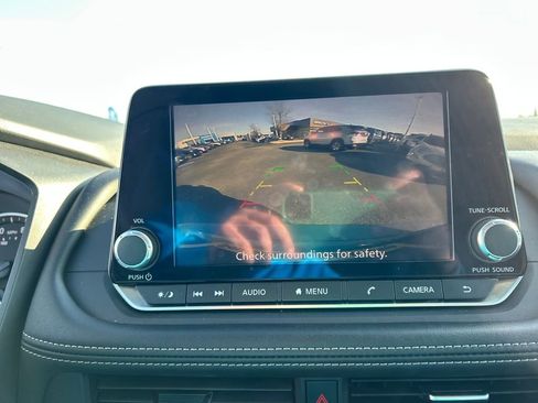 Used 2024 Nissan Rogue SV image 19