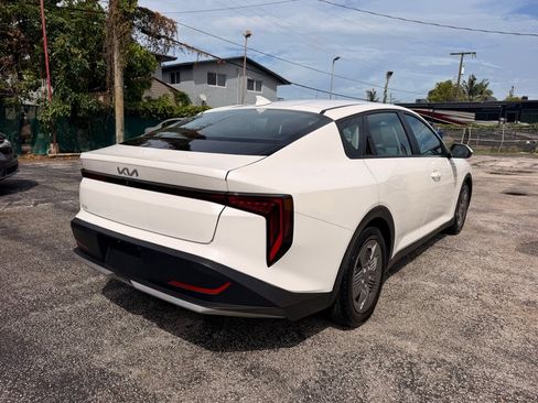 Used 2025 Kia K4 FWD image 9