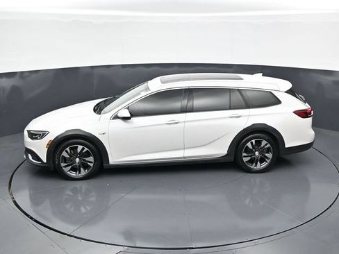 Used 2018 Buick Regal Essence w/ Driver Confidence Package #1 AWD/4WD image 42