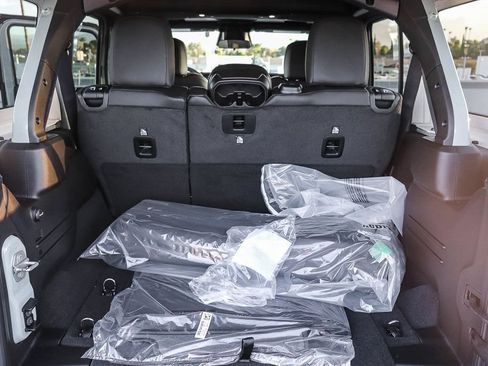 New 2026 Jeep Wrangler Unlimited Rubicon AWD/4WD image 30