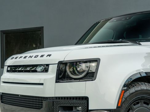 Used 2023 Land Rover Defender 110 image 21