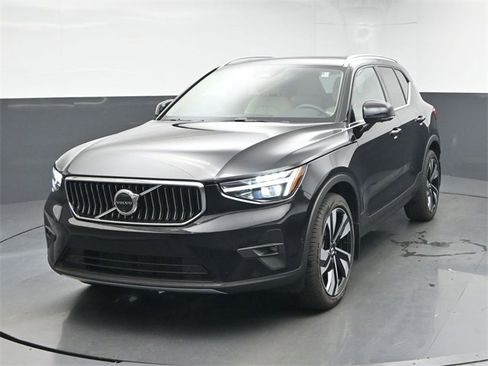 Used 2024 Volvo XC40 B5 Plus w/ Protection Package Premier image 3