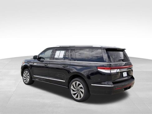 Used 2023 Lincoln Navigator L Reserve image 3