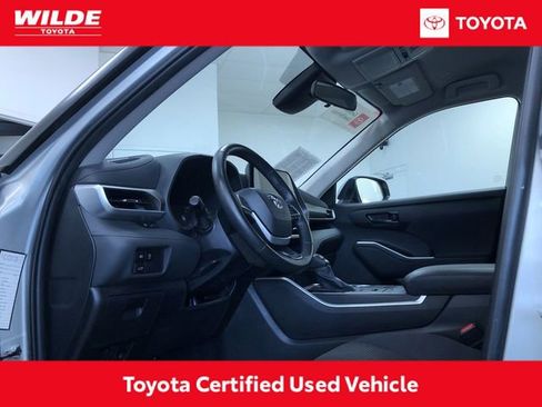 Certified 2024 Toyota Highlander LE image 2